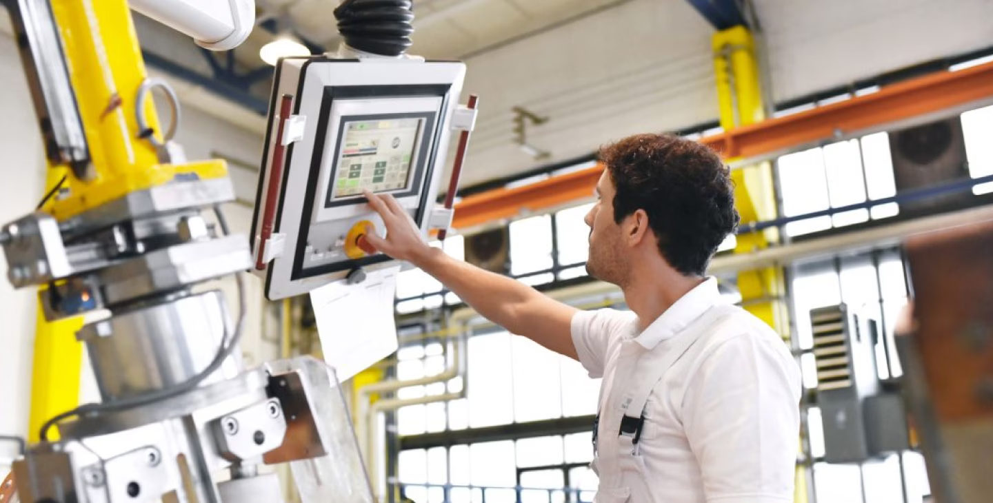 article industrie 40 la nouvelle revolution industrielle et ses enjeux.avif