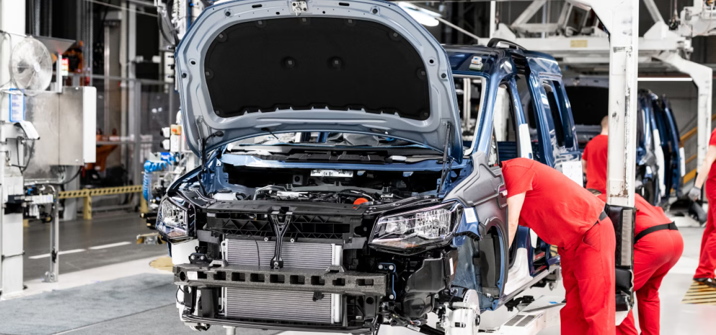 page erp automotive hero.avif